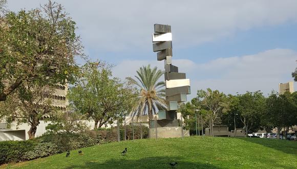 ספירלה של אור | אורה ותיאו קוסטר